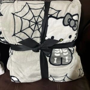Hello Kitty Halloween Blanket Grey Skeleton FULL/QUEEN